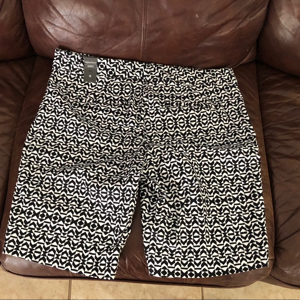 Nwt White House Black Market Bermuda shorts 12